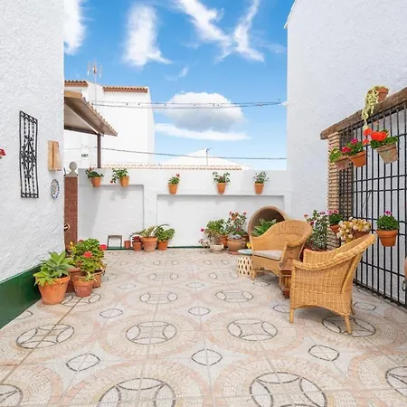 Ayma Zalea Real Holiday home *