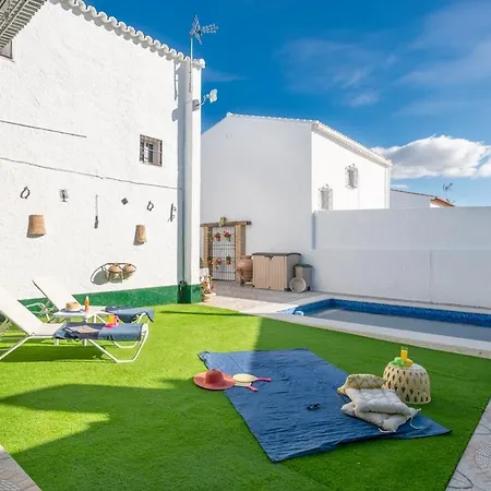 Ayma Zalea Real Holiday home *